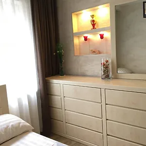 Апартаменты Newly Renovated House